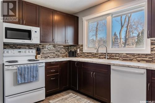 20 Morton Place, Saskatoon, SK - Indoor Photo Showing Kitchen