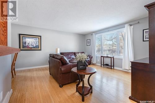 20 Morton Place, Saskatoon, SK - Indoor Photo Showing Living Room