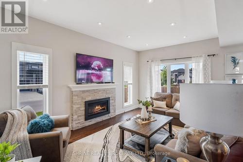 1552 Sandridge Avenue, London, ON - Indoor Photo Showing Living Room With Fireplace