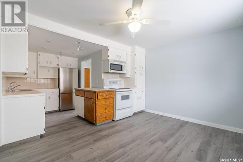 1525 Regent Street, Regina, SK - Indoor Photo Showing Kitchen