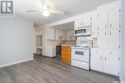 1525 Regent Street, Regina, SK - Indoor Photo Showing Kitchen