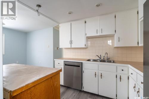 1525 Regent Street, Regina, SK - Indoor Photo Showing Kitchen With Double Sink