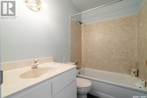 1525 Regent Street, Regina, SK - Indoor Photo Showing Bathroom