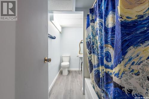 1525 Regent Street, Regina, SK - Indoor Photo Showing Bathroom