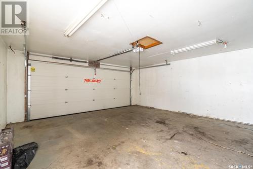 1525 Regent Street, Regina, SK - Indoor Photo Showing Garage