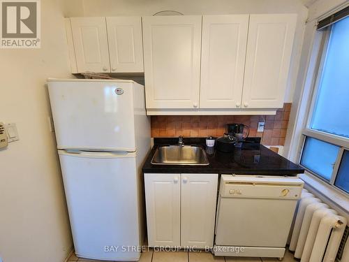 2Nd Flr - 218 Heath Street W, Toronto, ON - Indoor Photo Showing Kitchen