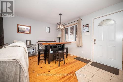 414 Hill Street, Laurentian Hills, ON - Indoor Photo Showing Dining Room