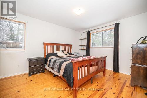 414 Hill Street, Laurentian Hills, ON - Indoor Photo Showing Bedroom