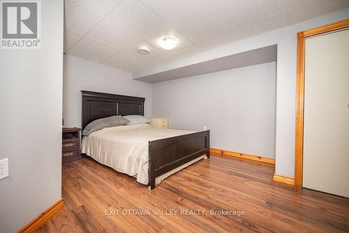 414 Hill Street, Laurentian Hills, ON - Indoor Photo Showing Bedroom