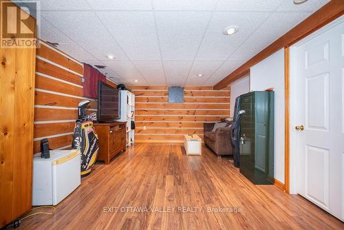 414 Hill Street, Laurentian Hills, ON - Indoor Photo Showing Other Room