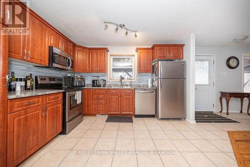 414 Hill Street, Laurentian Hills, ON - Indoor Photo Showing Kitchen With Stainless Steel Kitchen With Double Sink