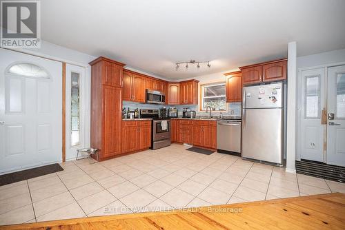 414 Hill Street, Laurentian Hills, ON - Indoor Photo Showing Kitchen