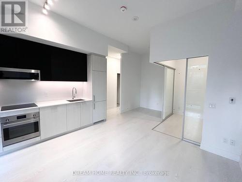 715 - 308 Jarvis Street, Toronto, ON - Indoor Photo Showing Kitchen