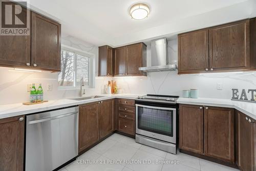 10 Oakins Lane, Ajax, ON - Indoor Photo Showing Kitchen