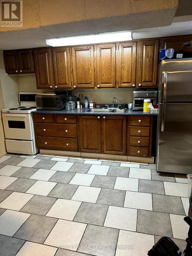 309 Rossland Road W, Whitby, ON - Indoor Photo Showing Kitchen