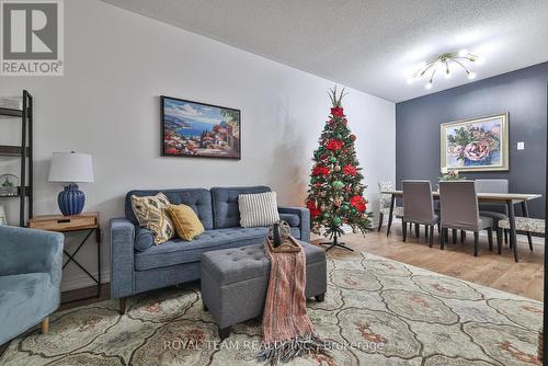 38 Maple Meadows Lane, Vaughan, ON - Indoor Photo Showing Living Room