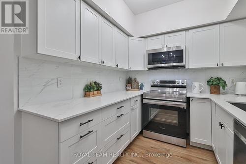 38 Maple Meadows Lane, Vaughan, ON - Indoor Photo Showing Kitchen