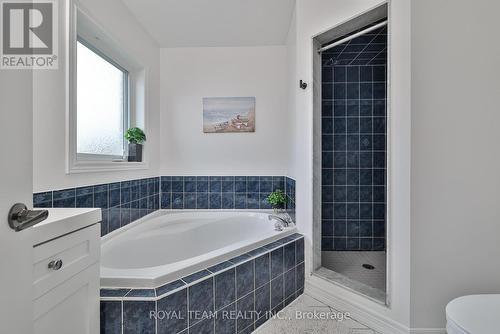 38 Maple Meadows Lane, Vaughan, ON - Indoor Photo Showing Bathroom