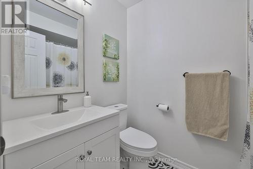 38 Maple Meadows Lane, Vaughan, ON - Indoor Photo Showing Bathroom