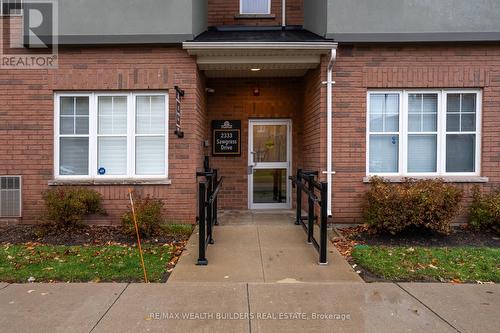 202 - 2333 Sawgrass Drive, Oakville, ON - Outdoor