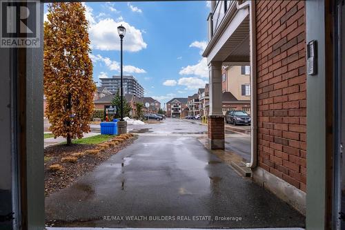 202 - 2333 Sawgrass Drive, Oakville, ON - Outdoor