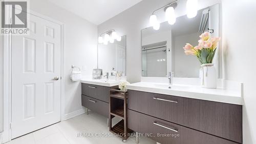 328 Atha Avenue, Richmond Hill, ON - Indoor Photo Showing Bathroom