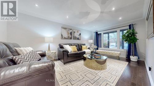 328 Atha Avenue, Richmond Hill, ON - Indoor Photo Showing Living Room