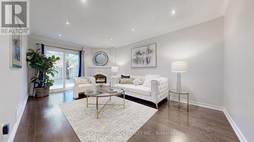 328 Atha Avenue, Richmond Hill, ON - Indoor Photo Showing Living Room