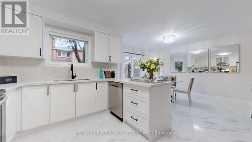 328 Atha Avenue, Richmond Hill, ON - Indoor Photo Showing Kitchen