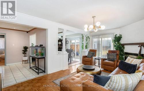 34 Corkett Drive, Brampton, ON - Indoor Photo Showing Living Room