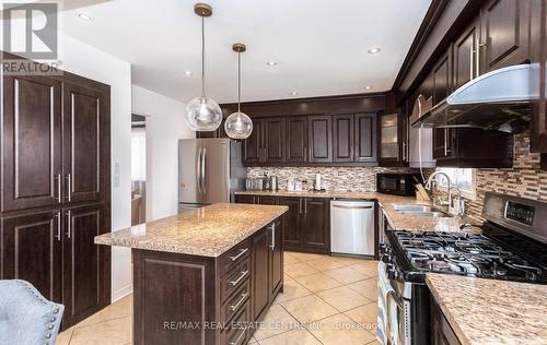 34 Corkett Drive, Brampton, ON - Indoor Photo Showing Kitchen With Double Sink With Upgraded Kitchen