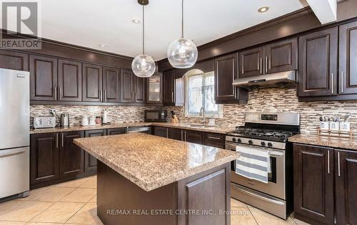 34 Corkett Drive, Brampton, ON - Indoor Photo Showing Kitchen With Upgraded Kitchen