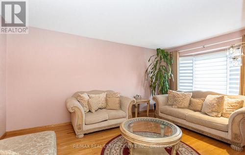 34 Corkett Drive, Brampton, ON - Indoor Photo Showing Living Room