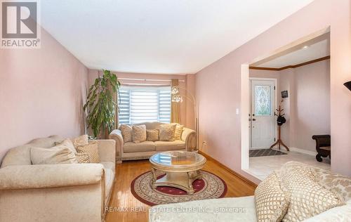 34 Corkett Drive, Brampton, ON - Indoor Photo Showing Living Room