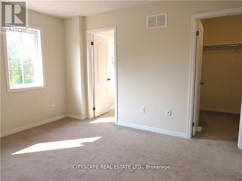 7771 White Pine Crescent, Niagara Falls, ON - Indoor Photo Showing Other Room