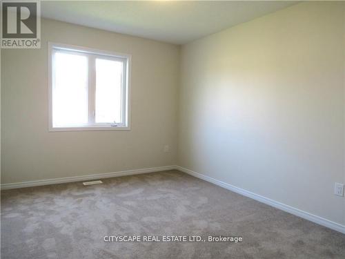 7771 White Pine Crescent, Niagara Falls, ON - Indoor Photo Showing Other Room