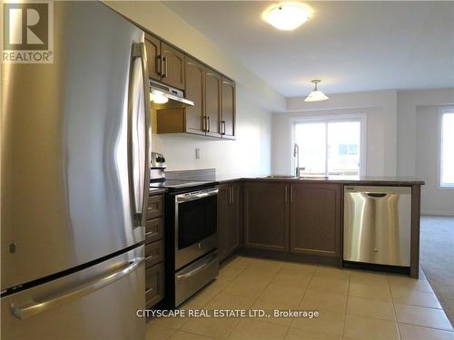 7771 White Pine Crescent, Niagara Falls, ON - Indoor Photo Showing Kitchen With Stainless Steel Kitchen