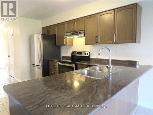 7771 White Pine Crescent, Niagara Falls, ON - Indoor Photo Showing Kitchen With Stainless Steel Kitchen With Double Sink