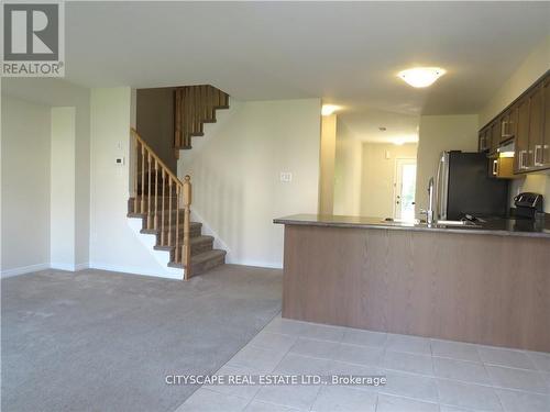 7771 White Pine Crescent, Niagara Falls, ON - Indoor Photo Showing Kitchen