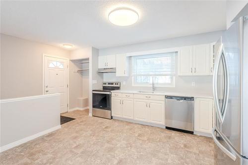 38 Ashworth Street, Winnipeg, MB - Indoor Photo Showing Kitchen With Stainless Steel Kitchen