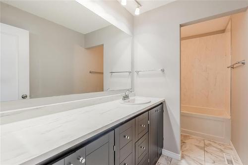 38 Ashworth Street, Winnipeg, MB - Indoor Photo Showing Bathroom