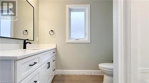 139 Severn Drive, Goderich (Goderich (Town)), ON - Indoor Photo Showing Bathroom