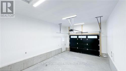 139 Severn Drive, Goderich (Goderich (Town)), ON - Indoor Photo Showing Garage