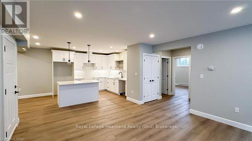 139 Severn Drive, Goderich (Goderich (Town)), ON - Indoor Photo Showing Kitchen