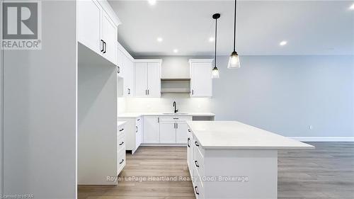 139 Severn Drive, Goderich (Goderich (Town)), ON - Indoor Photo Showing Kitchen