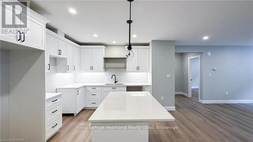 139 Severn Drive, Goderich (Goderich (Town)), ON - Indoor Photo Showing Kitchen With Upgraded Kitchen