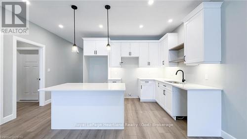 139 Severn Drive, Goderich (Goderich (Town)), ON - Indoor Photo Showing Kitchen With Upgraded Kitchen