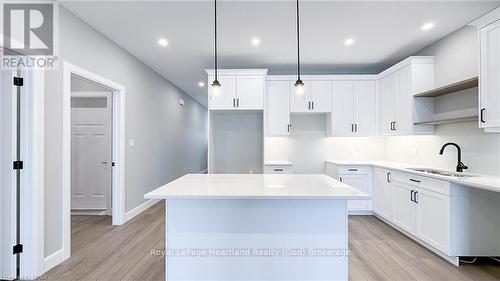 139 Severn Drive, Goderich (Goderich (Town)), ON - Indoor Photo Showing Kitchen With Upgraded Kitchen