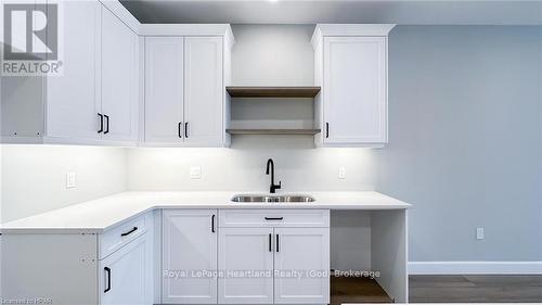 139 Severn Drive, Goderich (Goderich (Town)), ON - Indoor Photo Showing Kitchen