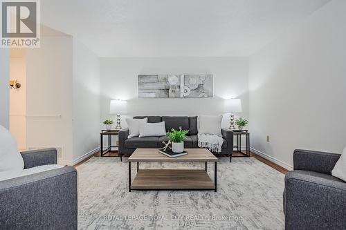 517 Kortright Road W, Guelph (Hanlon Creek), ON - Indoor Photo Showing Living Room